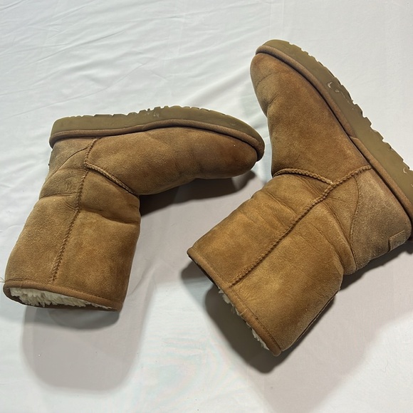 Uggs size 7 - Picture 7 of 7